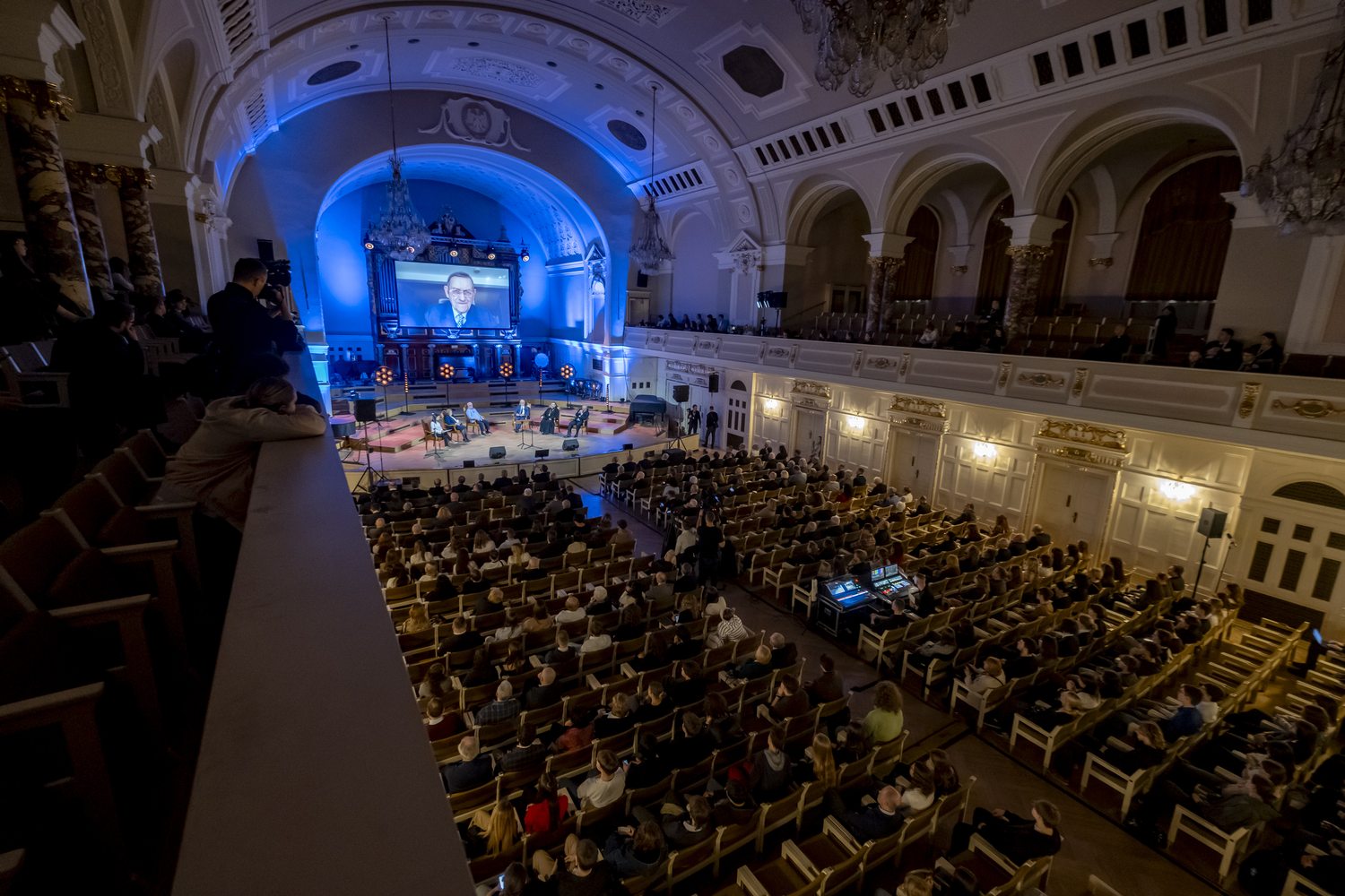 “Jan Paweł II - mosty idei współczesnego świata”