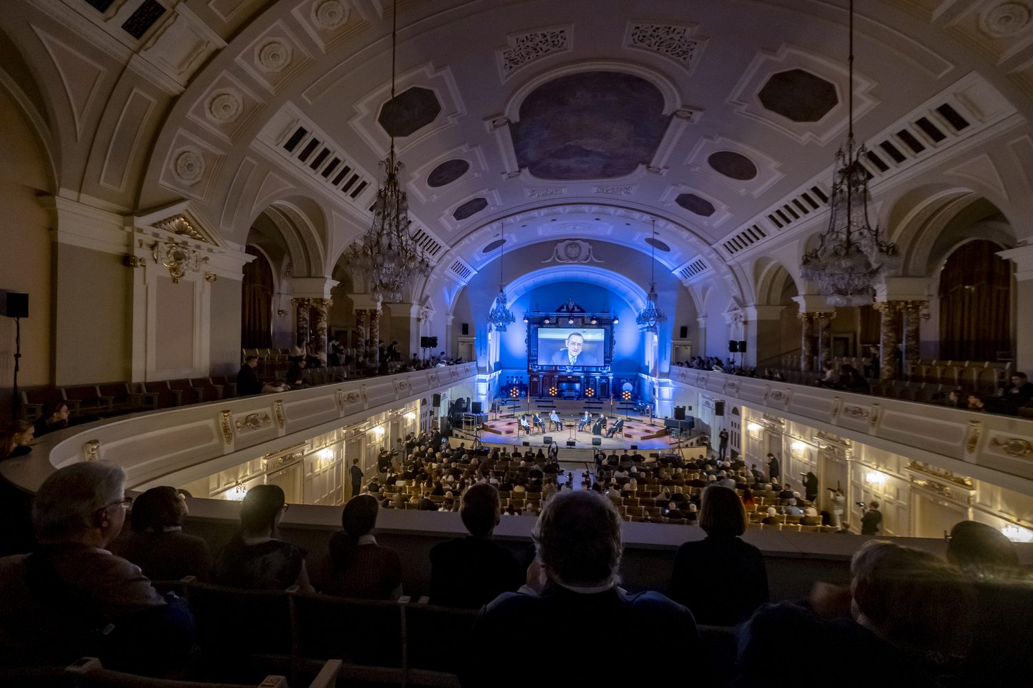 “Jan Paweł II - mosty idei współczesnego świata”