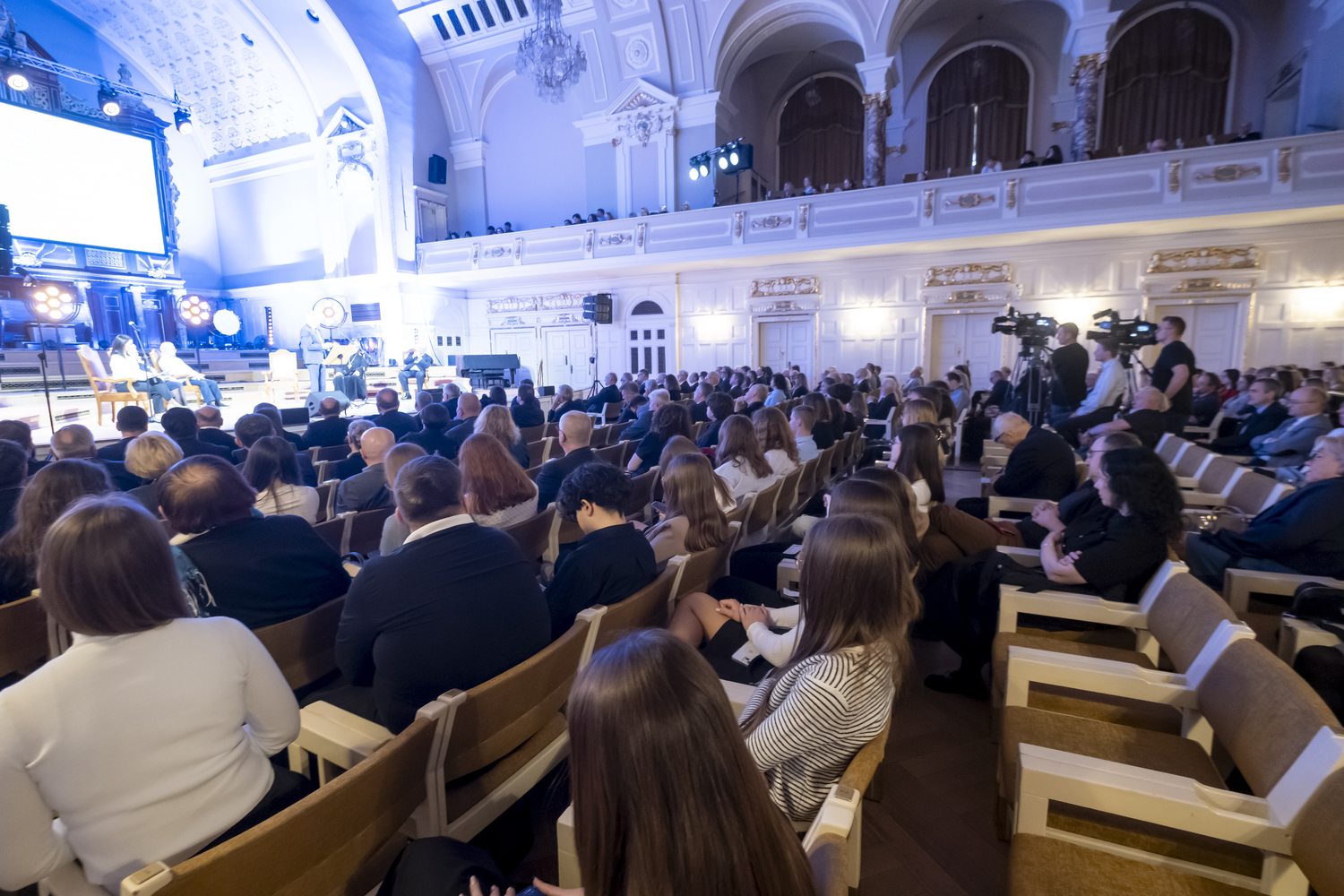 “Jan Paweł II - mosty idei współczesnego świata”