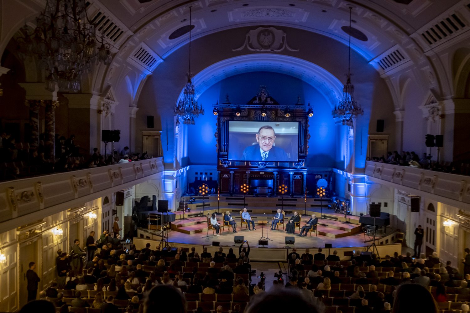 “Jan Paweł II - mosty idei współczesnego świata”